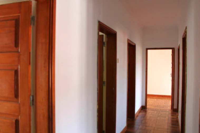 Apartamento T3 para Arrendamento em Santo Antonio dos Olivais Foto 16