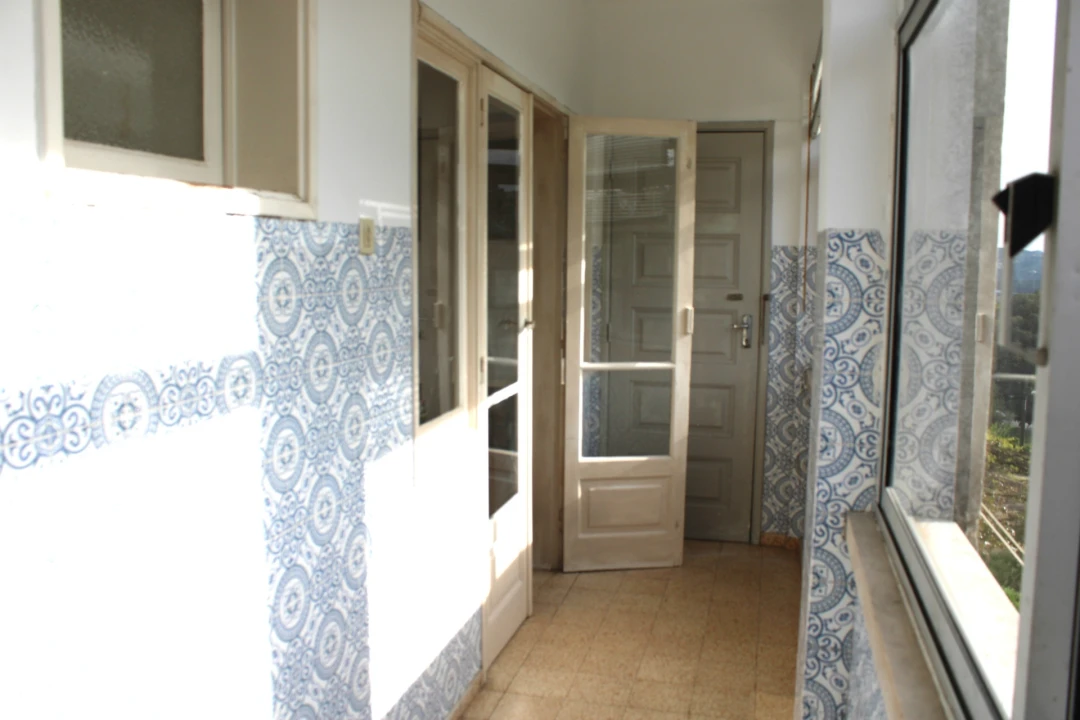 Apartamento T3 para Arrendamento em Santo Antonio dos Olivais Foto 12