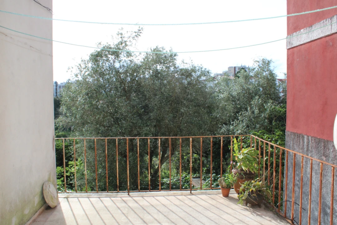 Apartamento T3 para Arrendamento em Santo Antonio dos Olivais Foto 8