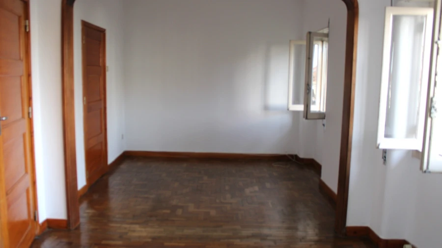 Apartamento T3 para Arrendamento em Santo Antonio dos Olivais