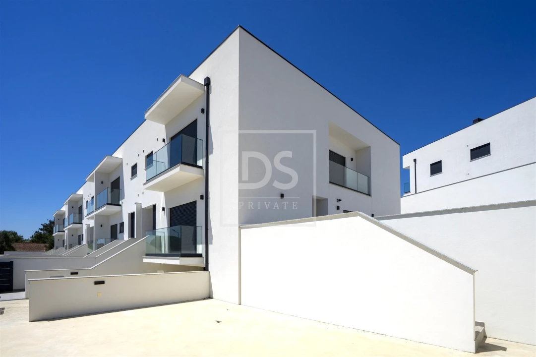 Moradia T4 para Venda em Aveiras de Cima Foto 3