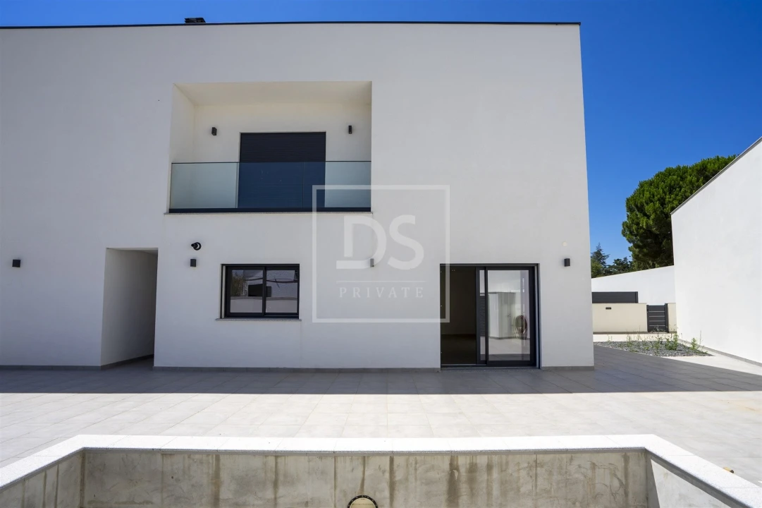 Moradia T4 para Venda em Aveiras de Cima Foto 6