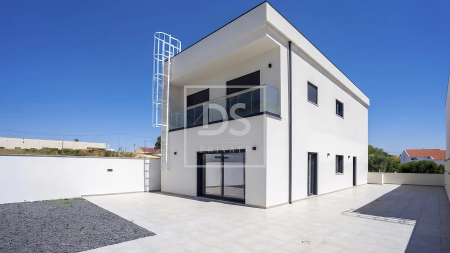 Moradia T4 para Venda em Aveiras de Cima
