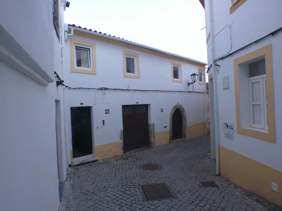 Moradia T4 para Venda em Assunção, Ajuda, Salvador e Santo Ildefonso Foto 1