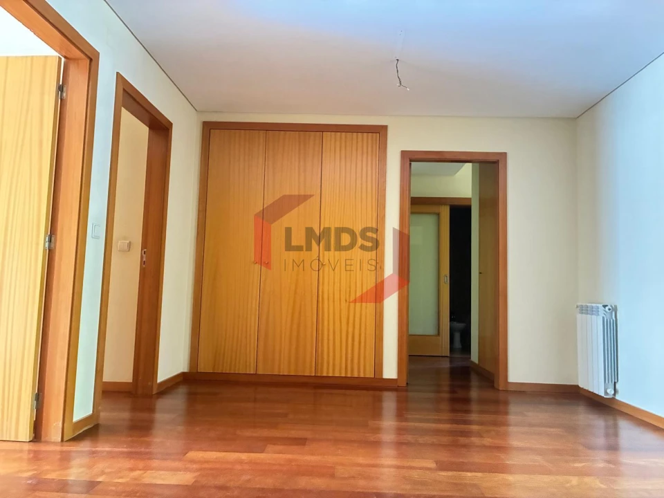 Apartamento T5 para Venda em Paranhos Foto 20