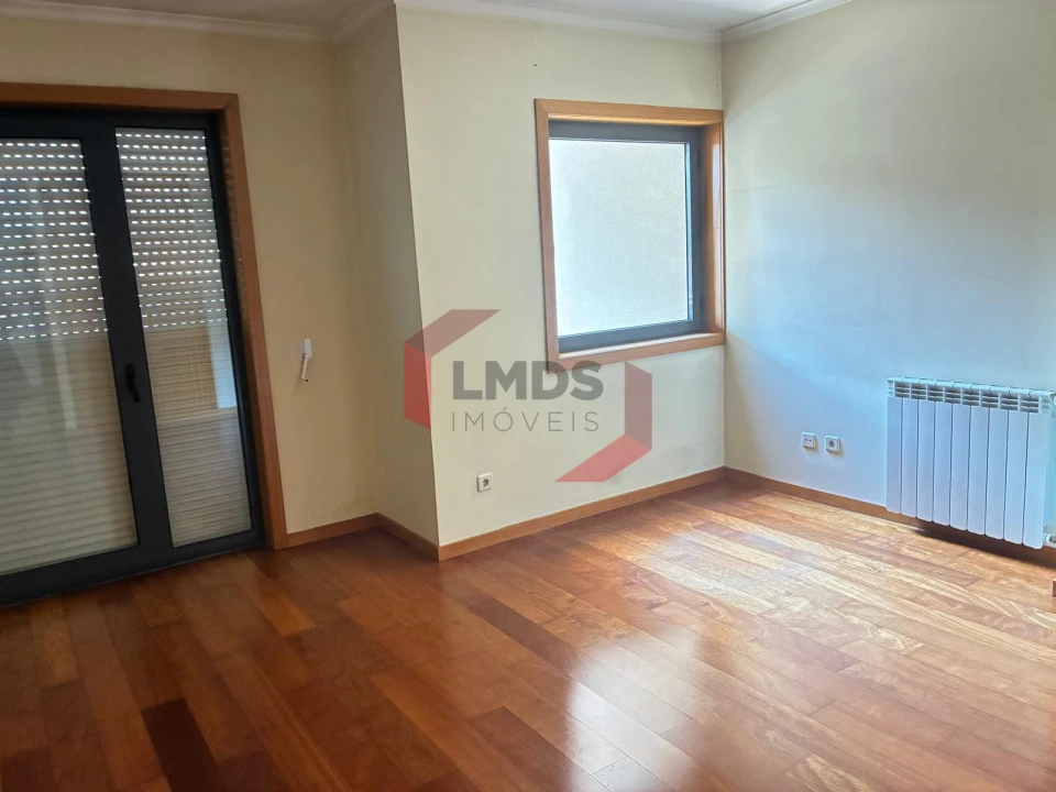 Apartamento T5 para Venda em Paranhos Foto 17