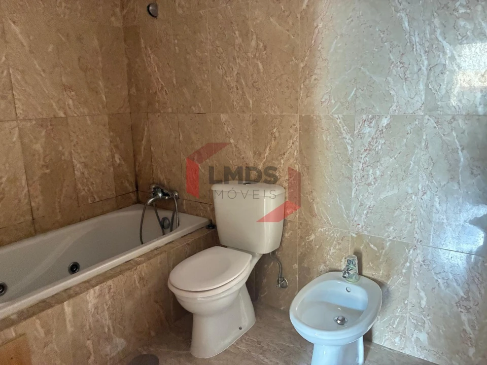 Apartamento T5 para Venda em Paranhos Foto 8