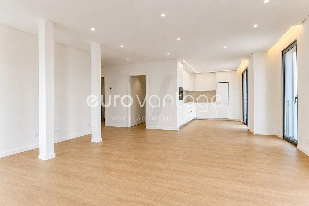 Apartamento T1 para Venda em Nazare Foto 12