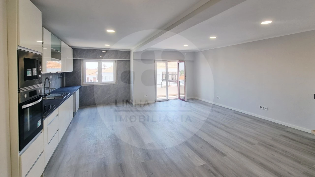 Apartamento T4 para Venda em Amora Foto 1