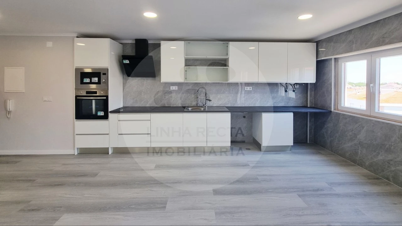 Apartamento T4 para Venda em Amora Foto 3