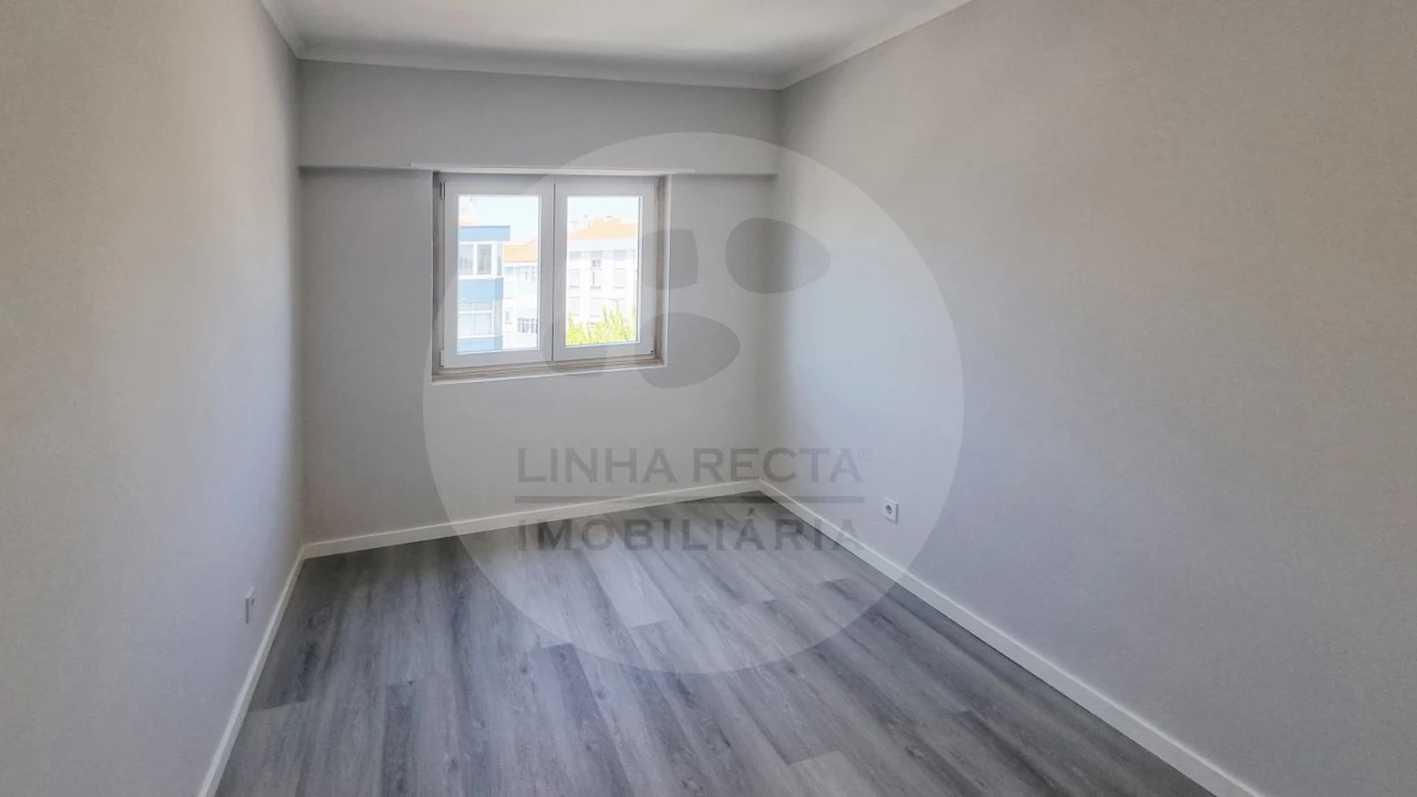 Apartamento T4 para Venda em Amora Foto 17