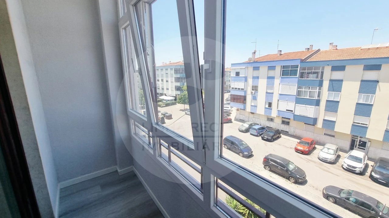 Apartamento T4 para Venda em Amora Foto 25