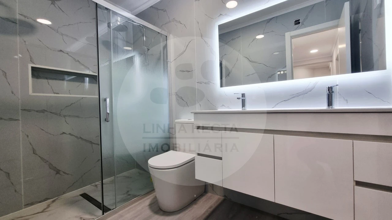 Apartamento T4 para Venda em Amora Foto 26