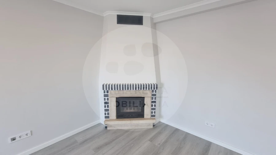 Apartamento T4 para Venda em Amora Foto 6