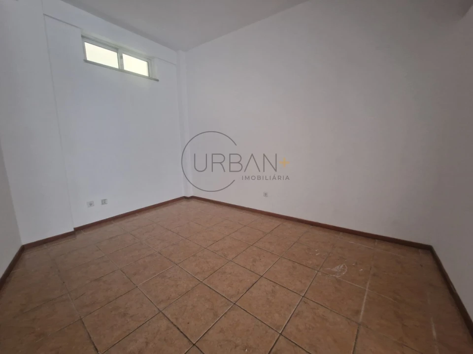 Loja para Arrendamento em Viseu Foto 4