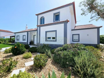 Moradia T4 para Venda em Quelfes
