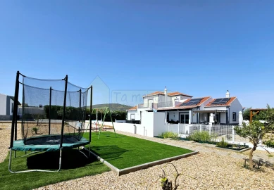 Moradia T4 para Venda em Quelfes