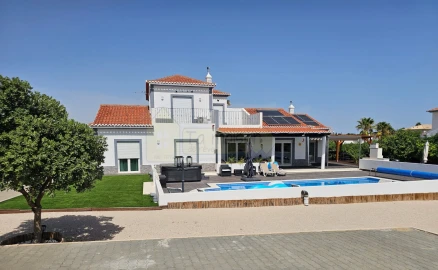 Moradia T4 para Venda em Quelfes