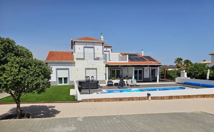 Moradia T4 para Venda em Quelfes Foto 31