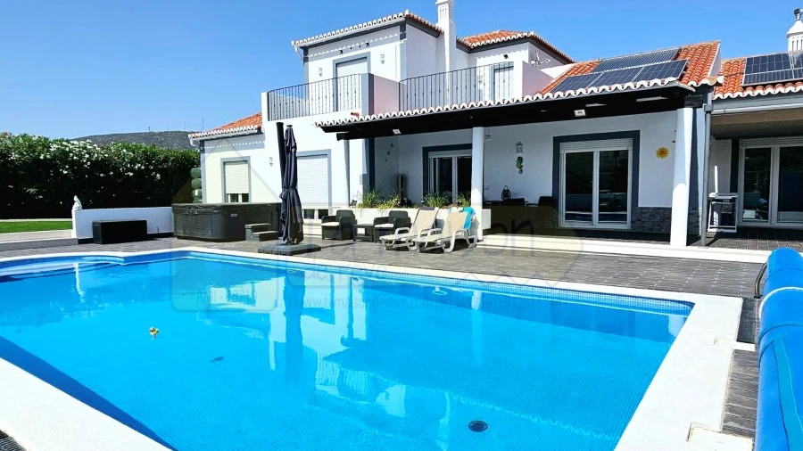 Moradia T4 para Venda em Quelfes