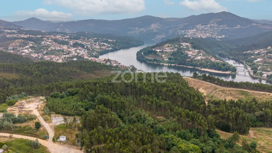 Terreno para Venda em Melres e Medas