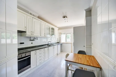 Apartamento T3 para Venda em Algueirão-Mem Martins