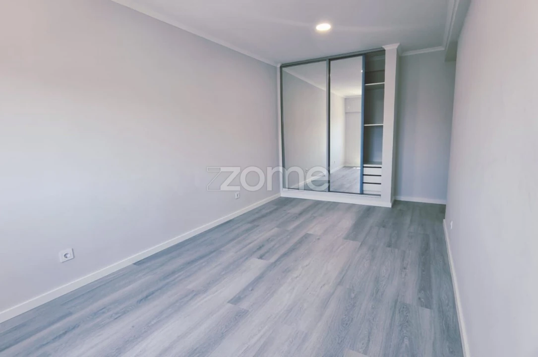Apartamento T4 para Venda em Amora Foto 10