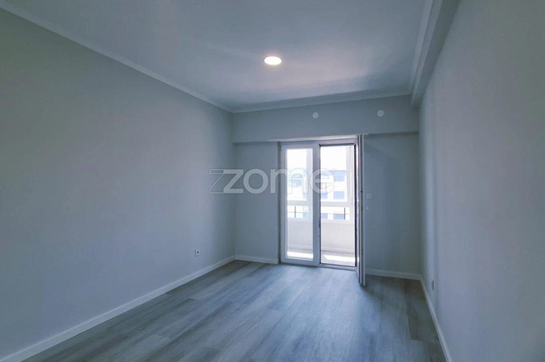 Apartamento T4 para Venda em Amora Foto 7