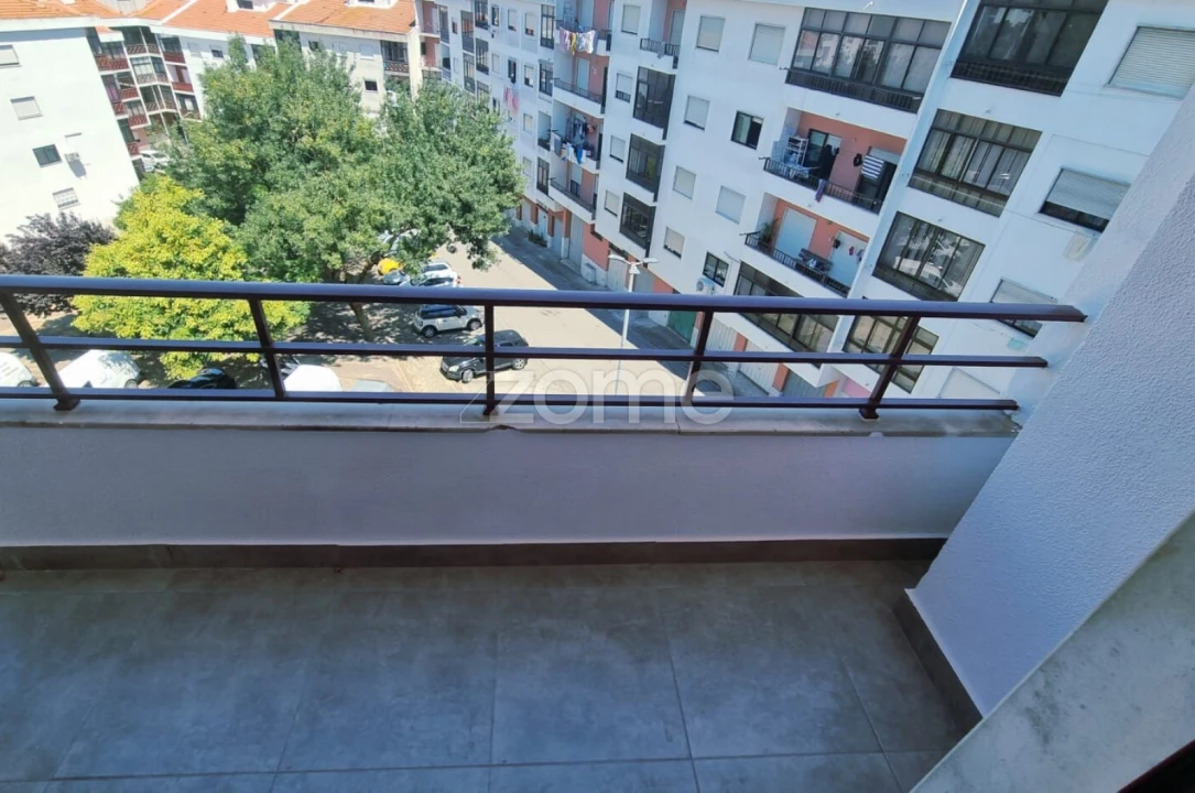 Apartamento T4 para Venda em Amora Foto 6