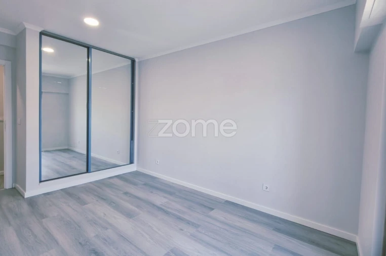Apartamento T4 para Venda em Amora Foto 9