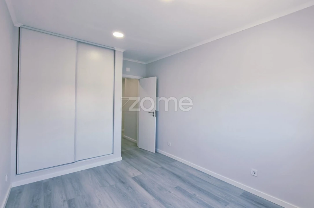 Apartamento T4 para Venda em Amora Foto 11