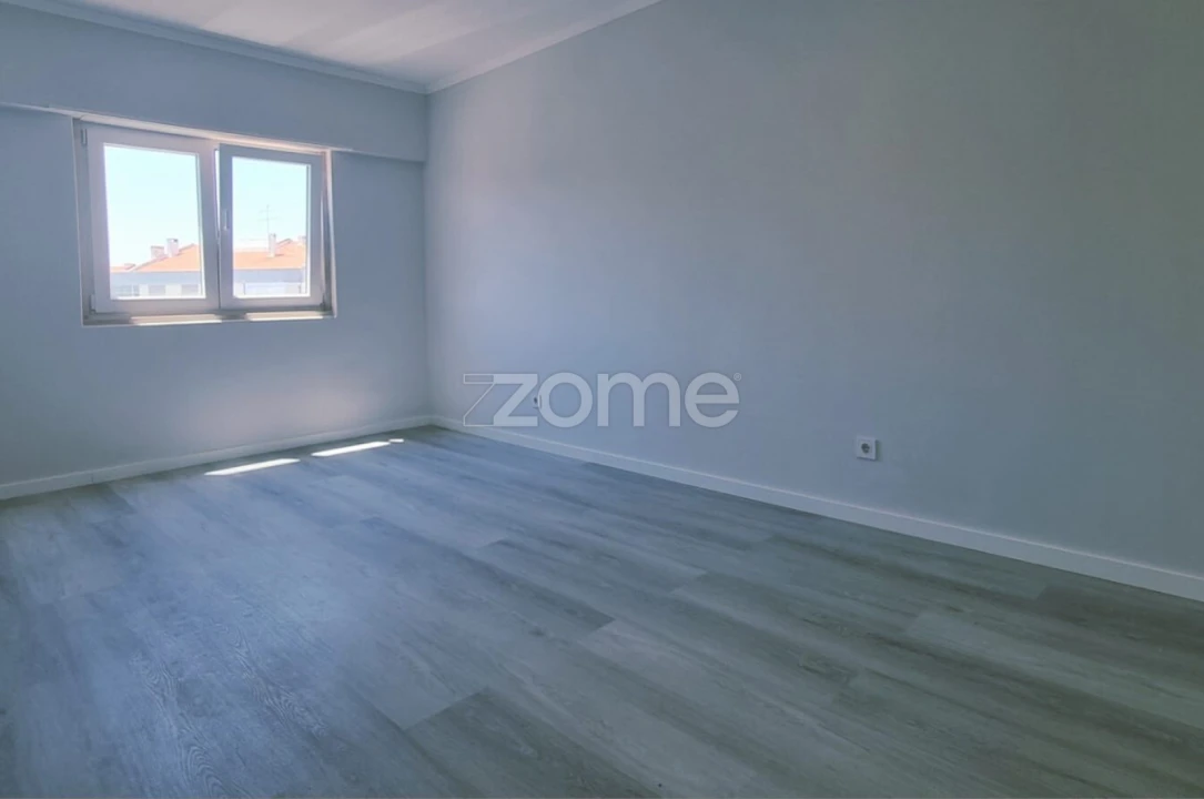 Apartamento T4 para Venda em Amora Foto 8