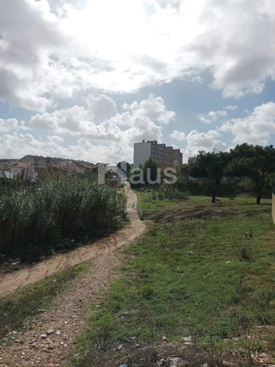 Terreno para Venda em Baixa da Banheira e Vale da Amoreira Foto 2
