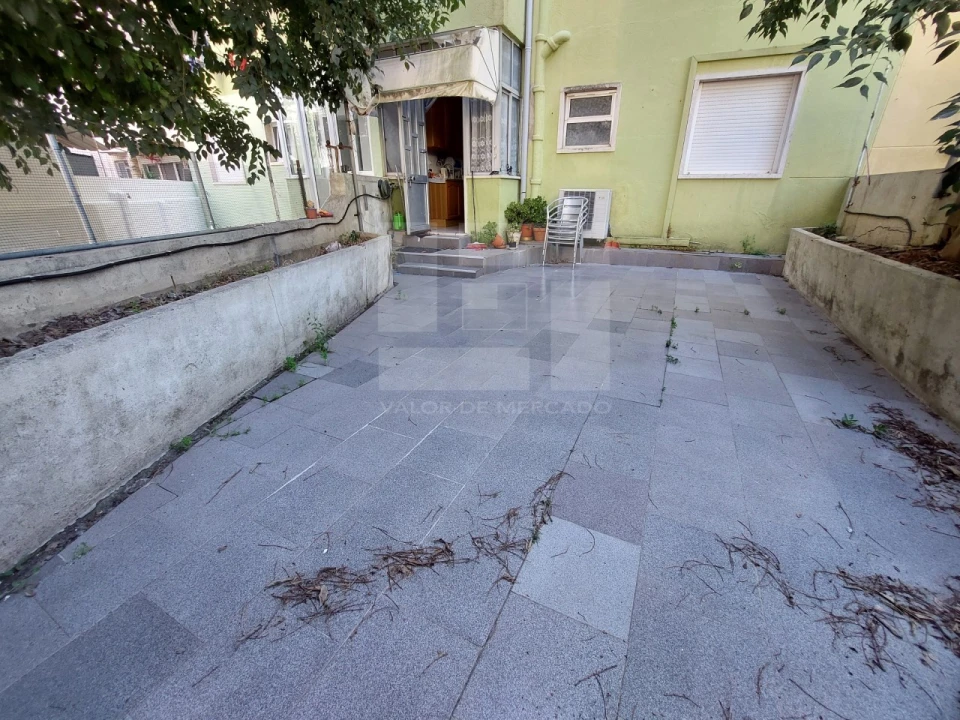 Apartamento T2 para Venda em Venteira Foto 2