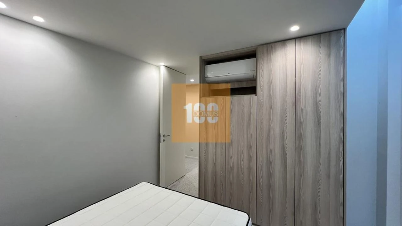 Apartamento T2 para Venda em Lordelo do Ouro e Massarelos Foto 11