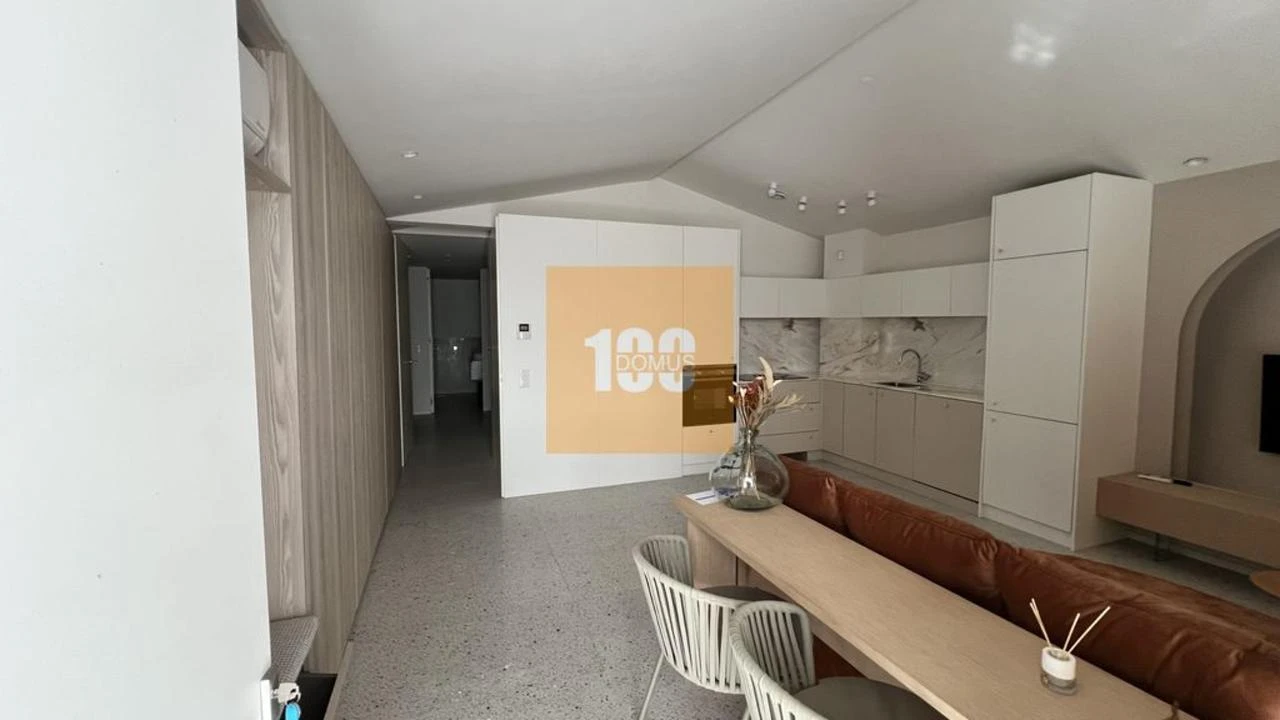 Apartamento T2 para Venda em Lordelo do Ouro e Massarelos Foto 2