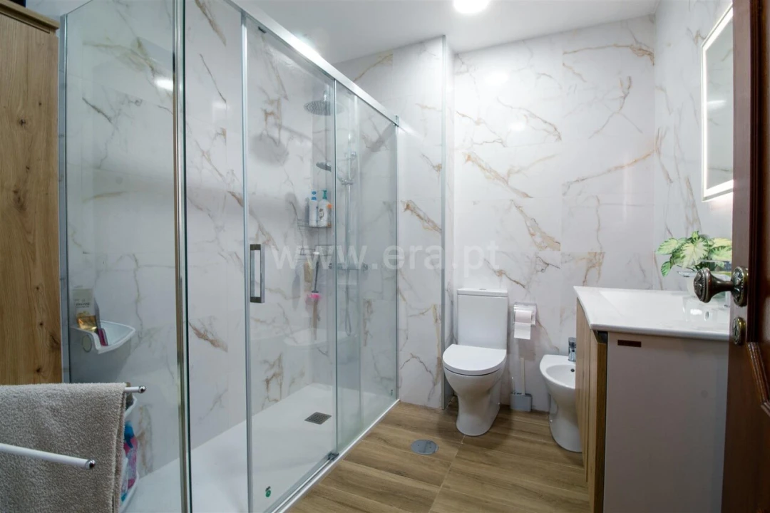 Apartamento T2 para Venda em Oliveira do Douro Foto 13