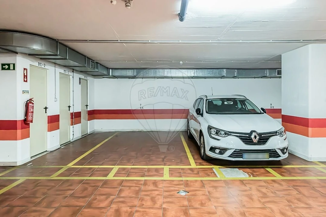 Apartamento T4 para Venda em Alfragide Foto 30