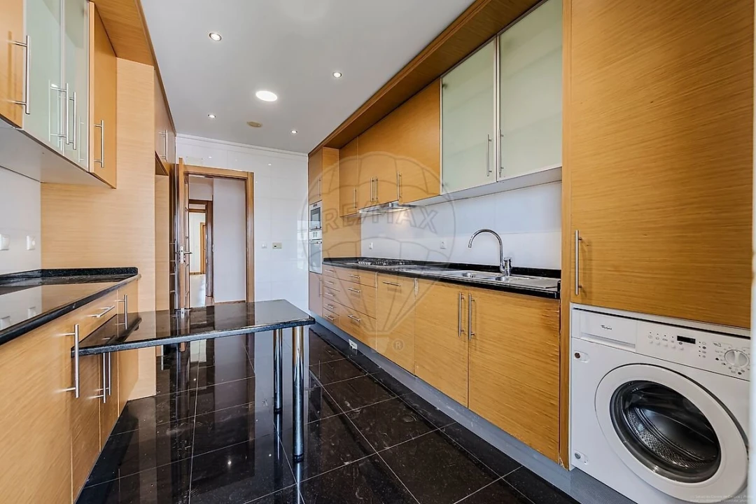 Apartamento T4 para Venda em Alfragide Foto 5