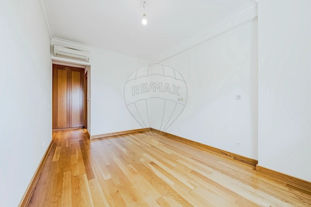 Apartamento T4 para Venda em Alfragide Foto 23