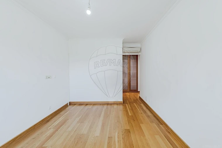 Apartamento T4 para Venda em Alfragide Foto 28