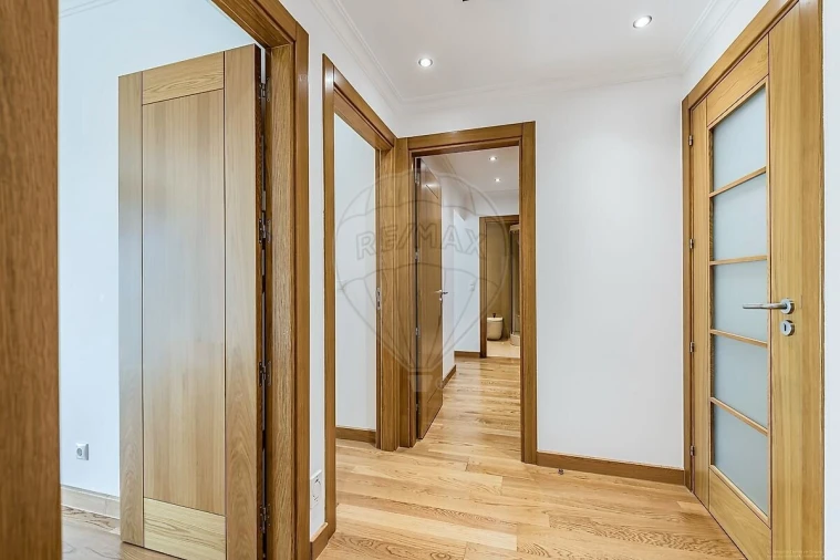 Apartamento T4 para Venda em Alfragide Foto 2