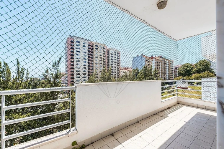 Apartamento T4 para Venda em Alfragide Foto 10