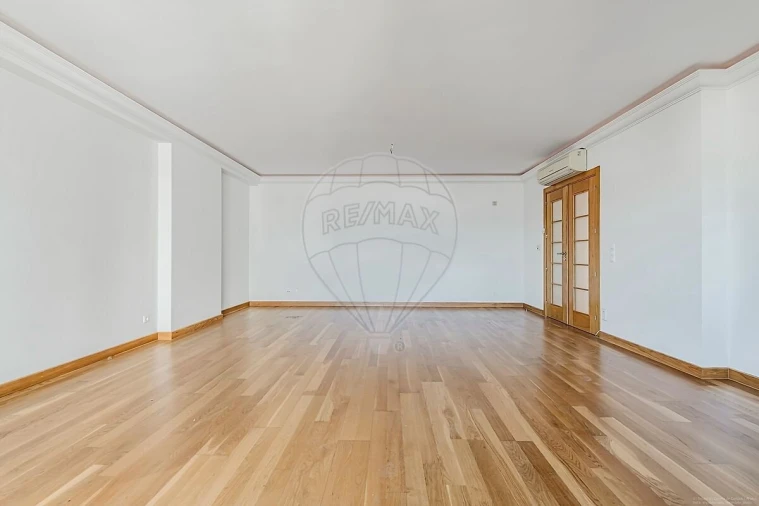Apartamento T4 para Venda em Alfragide Foto 15