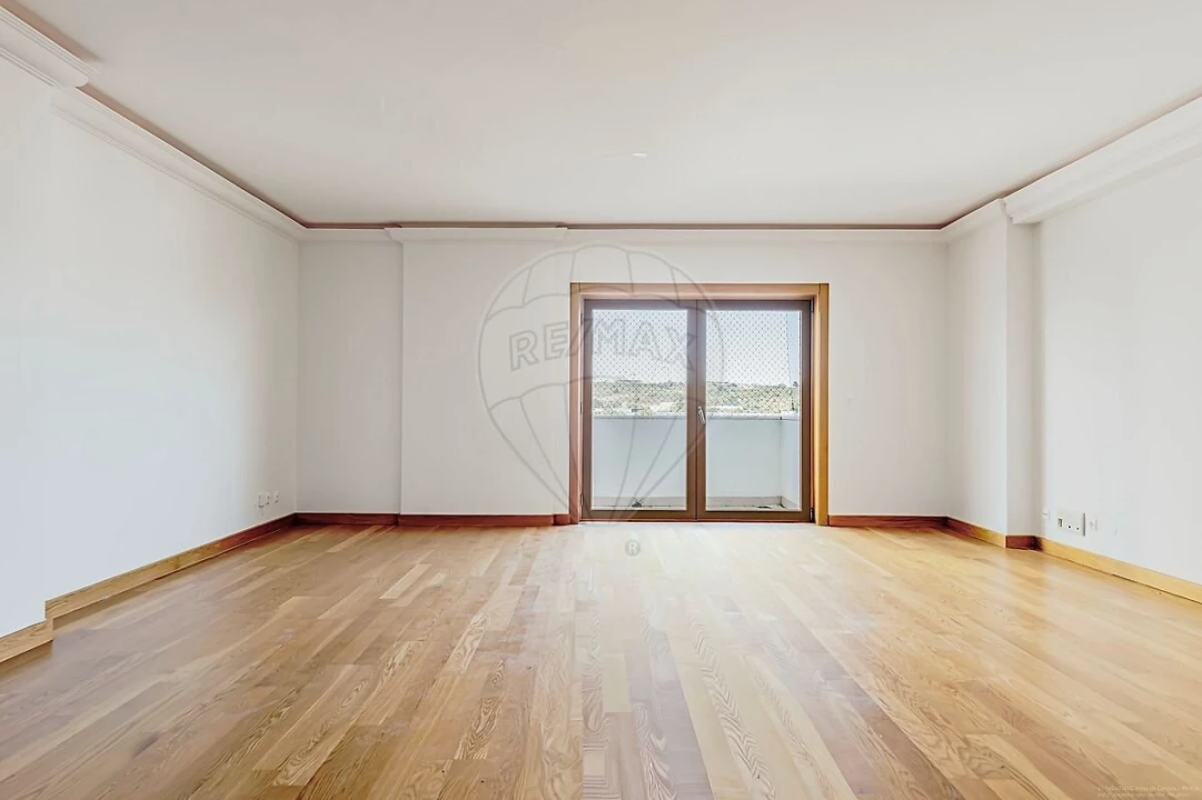 Apartamento T4 para Venda em Alfragide Foto 17
