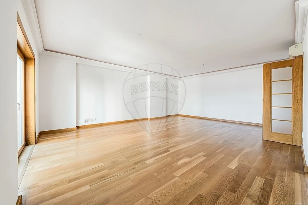 Apartamento T4 para Venda em Alfragide Foto 1