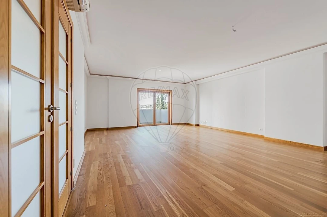 Apartamento T4 para Venda em Alfragide Foto 16