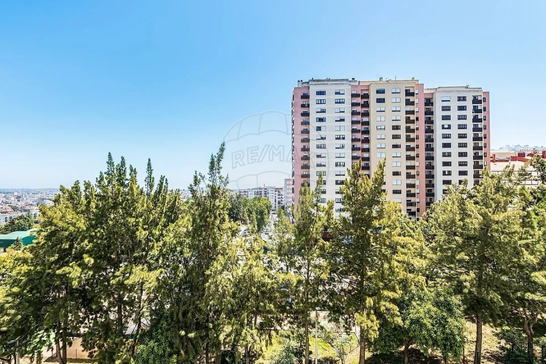 Apartamento T4 para Venda em Alfragide Foto 14