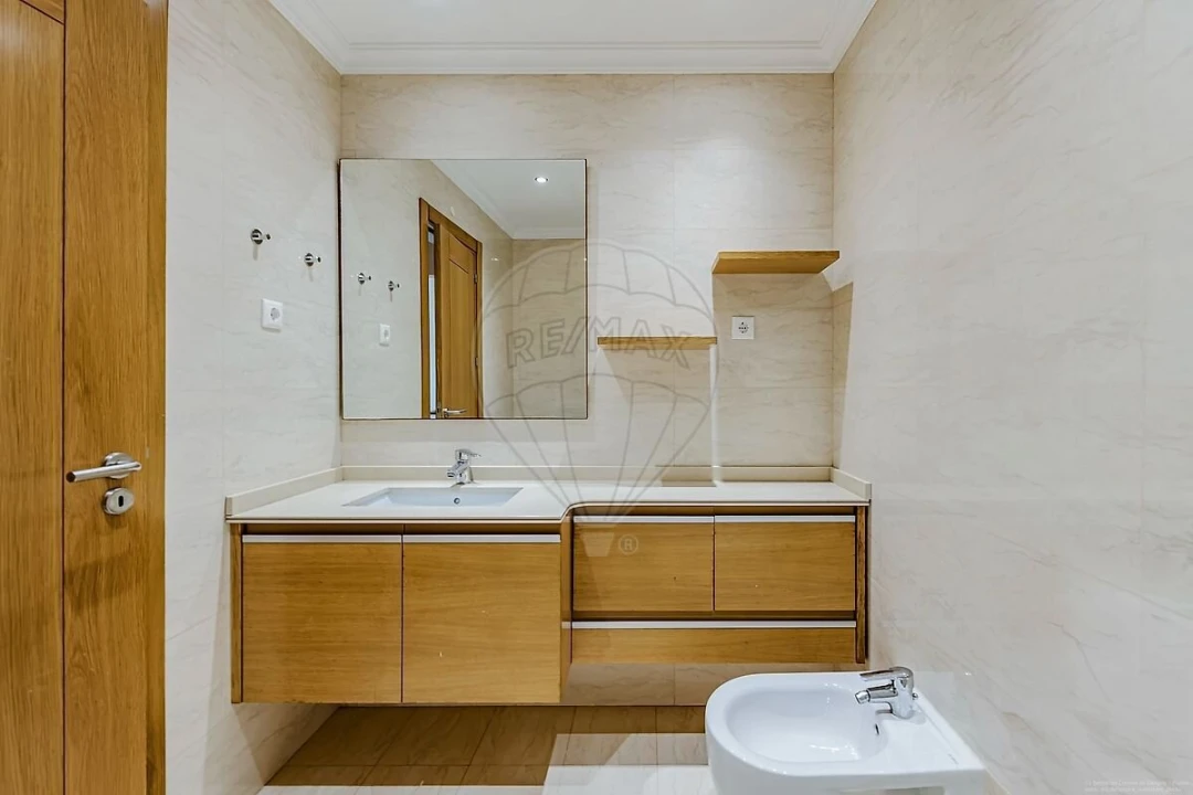 Apartamento T4 para Venda em Alfragide Foto 22