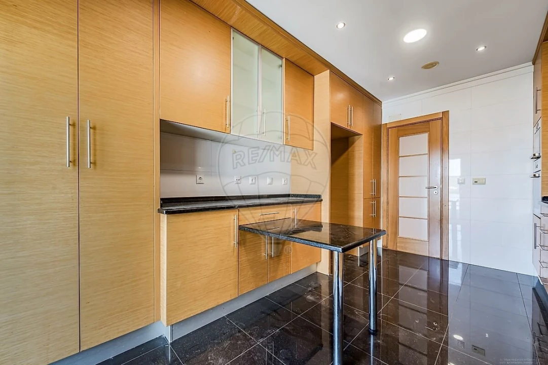 Apartamento T4 para Venda em Alfragide Foto 4